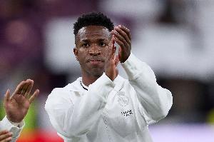 马卡：维尼修斯希望通过赢球取得球迷原谅，正在推进与皇马续约