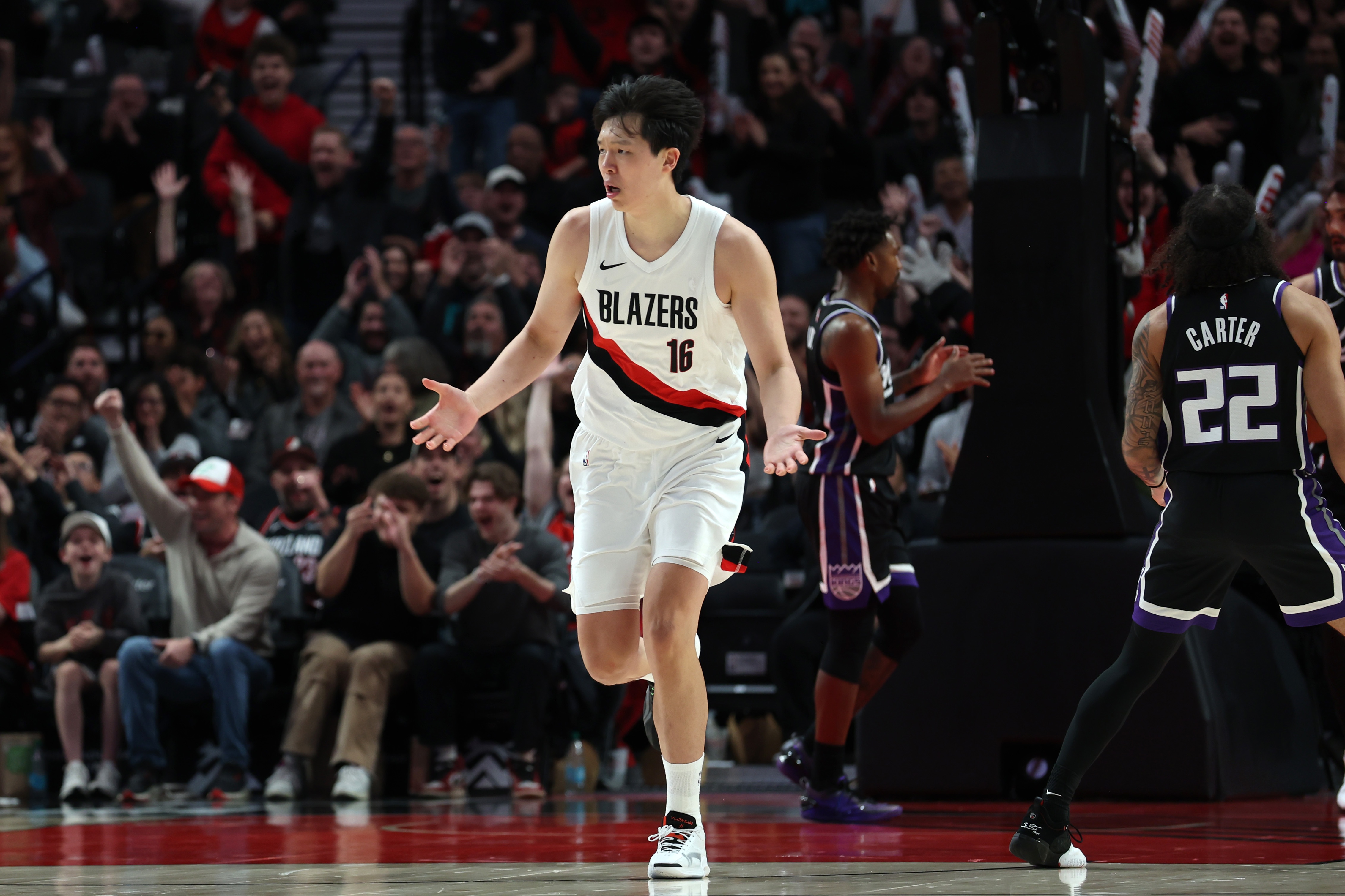 球天下体育-浪费助攻！杨瀚森难得策应一次 吕佩尔空切上篮直接被帽